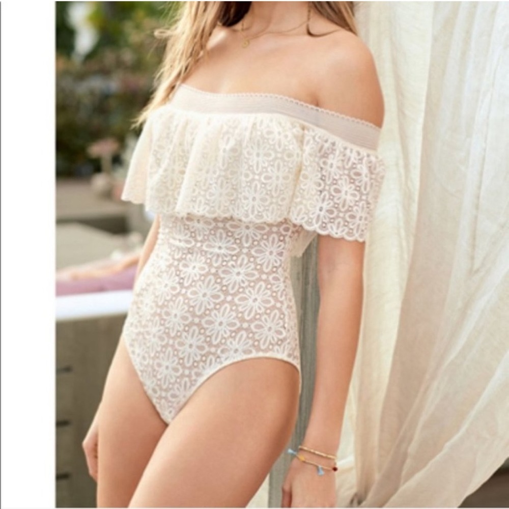New Victoria’s Secret lace off shoulder bodysuit